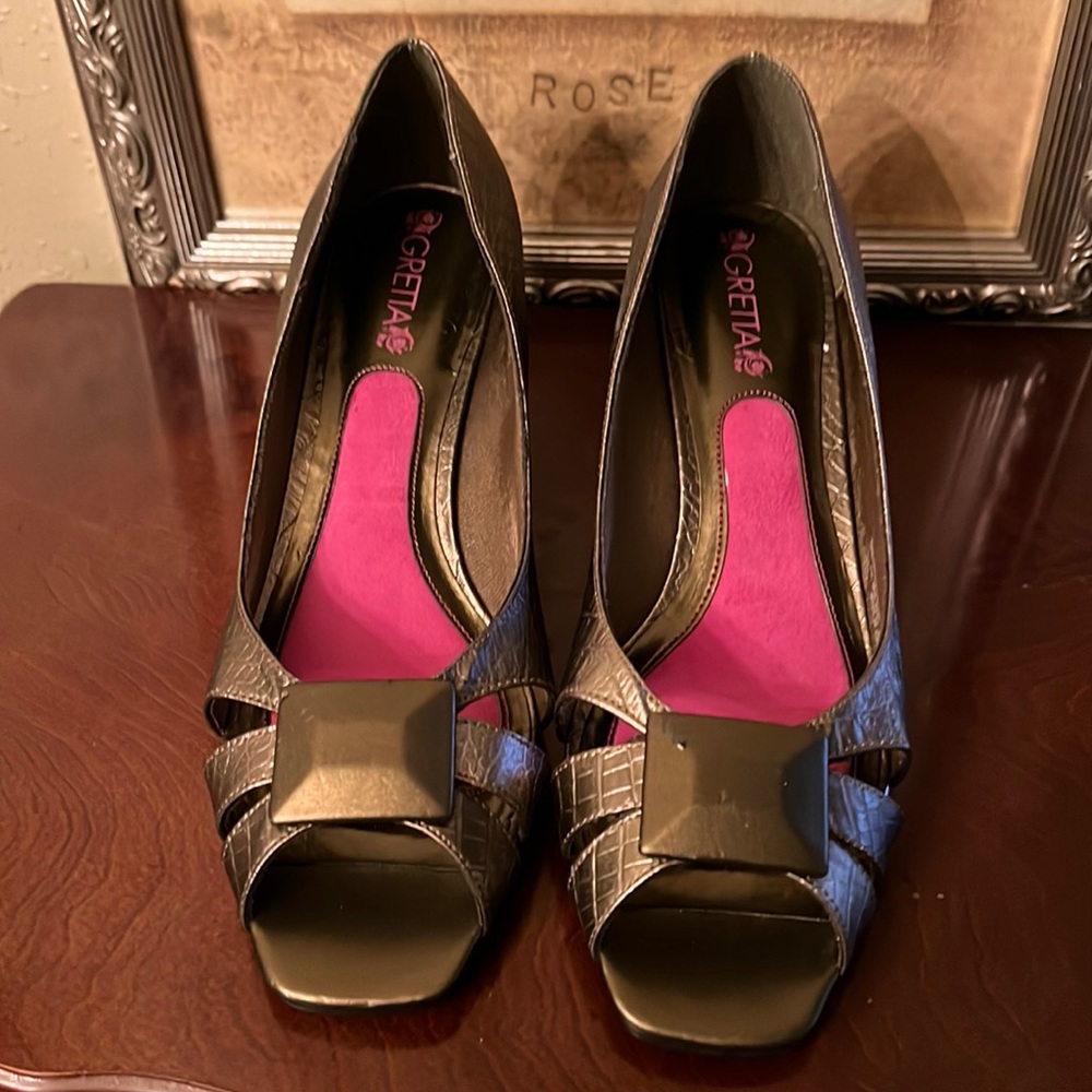 Greta size 9 copper color wedge heel nwot with box
